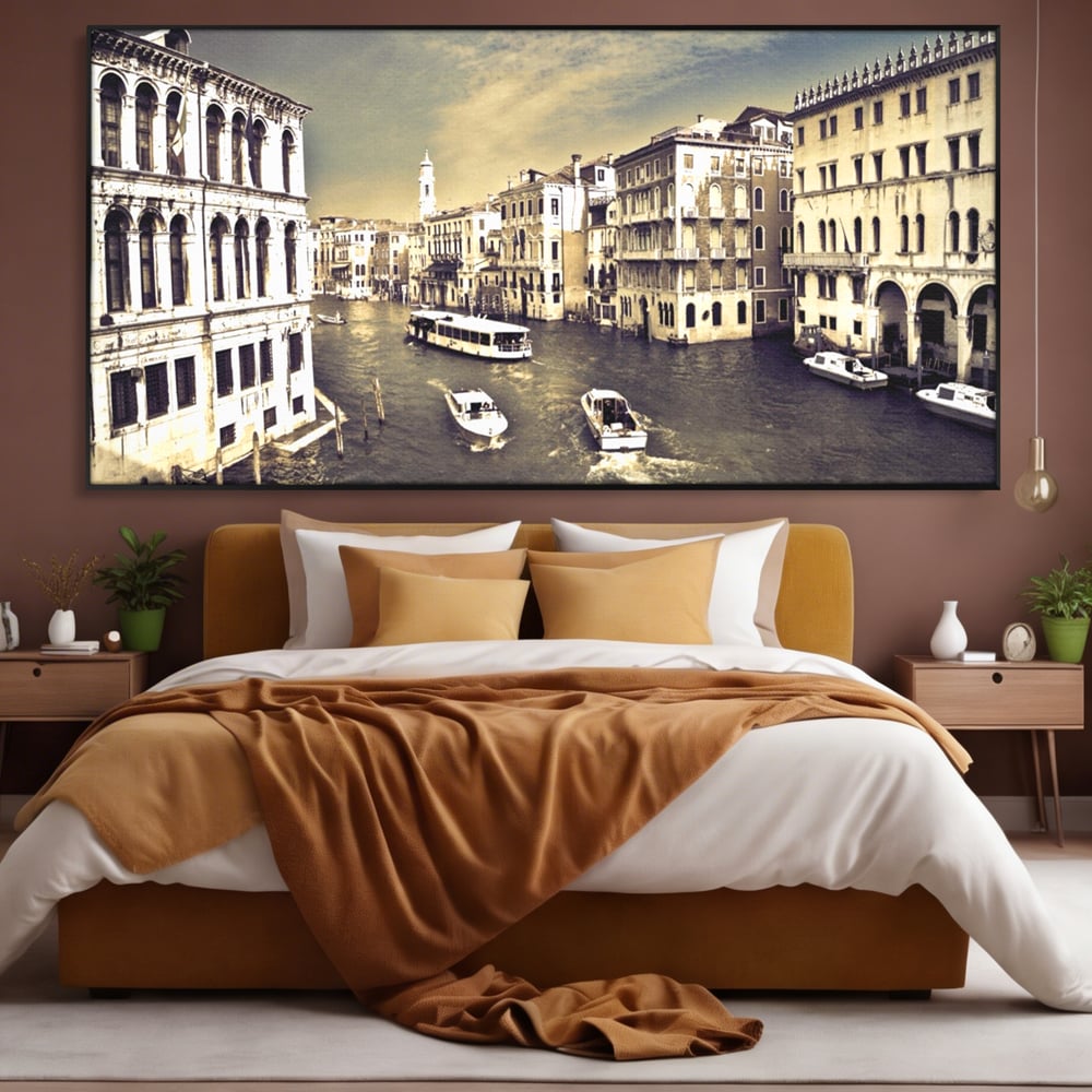 Tablou canvas cu panoramica cu canale si barci in venetia, in rama de aluminiu negru, pe perete intr-un dormitor